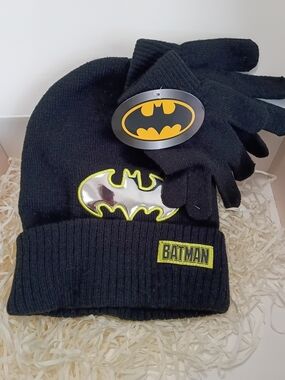 Batman NWT Kids Black Beanie and Gloves Set - Batman Logo